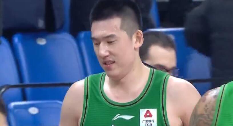 广东男篮|一次违体犯规，毁掉一场精彩比赛，成就一人追平职业生涯最高分！