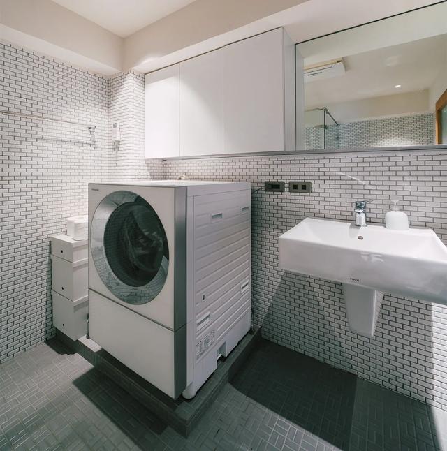 她家66㎡老房翻新,不做吊顶和造型,只刷乳胶漆,成本低又耐看!