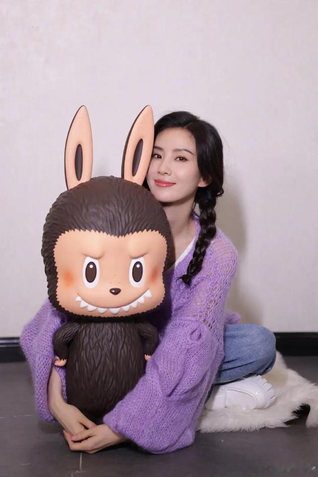 迪丽热巴|众星兔年贺岁大片，迪丽热巴仙气飘飘，赵丽颖杨幂今年春晚赢麻了