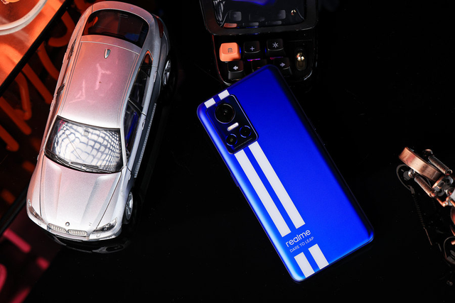 真我gt neo3|真我GT Neo3首销战报出炉：10小时卖了10万台，凭借的是什么？