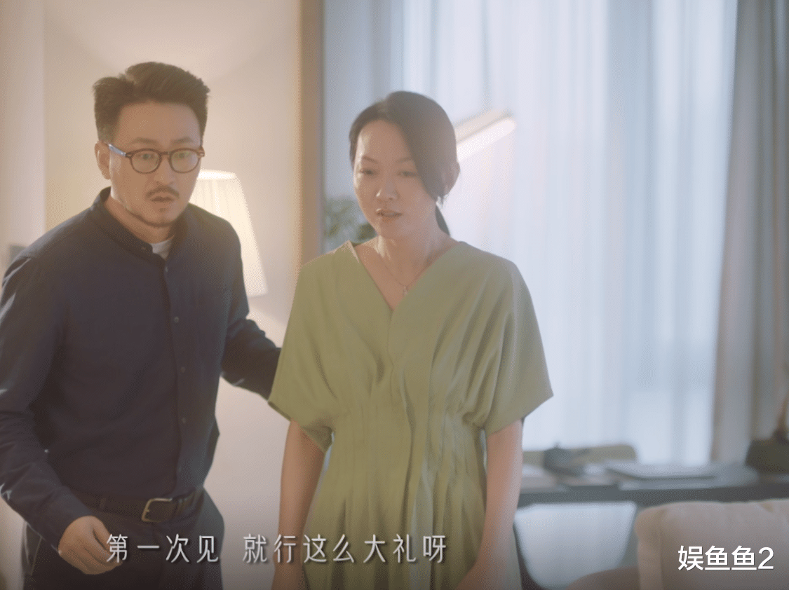 我迟到了那么多年|《我迟到了那么多年》开播,两代初恋重逢,不是一家人不进一家门