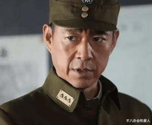 周润发|12位60+男星群像:周润发佝偻如80,吕良伟一身腱子肉似小伙