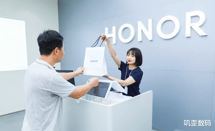 华为荣耀|华为与荣耀是什么关系？他们之间的最大区别在哪？