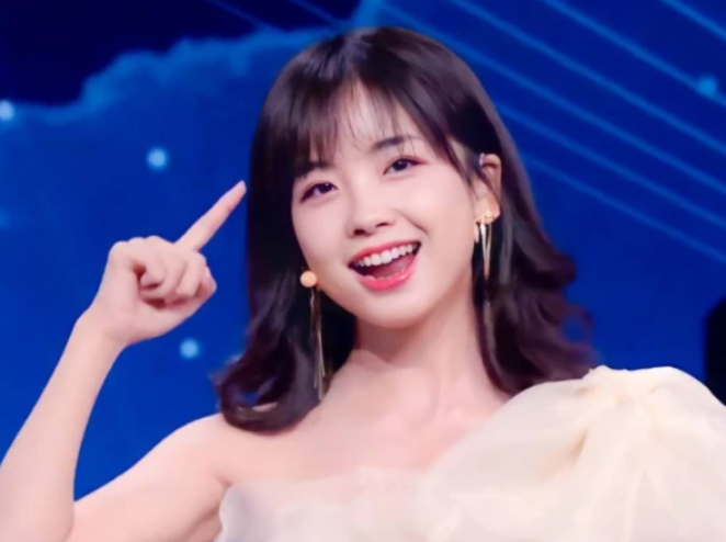 Angelababy|央视新人王冰冰“人设崩塌”?4级成绩不合格,大学与人同居过