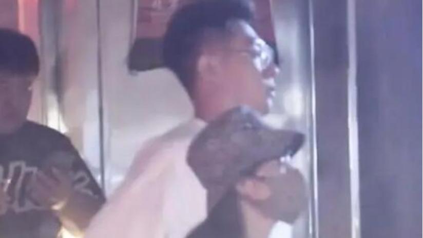 张嘉倪|有反转？邵晴疑似回应插足买超张嘉倪婚姻，手上戴着的大钻戒抢镜