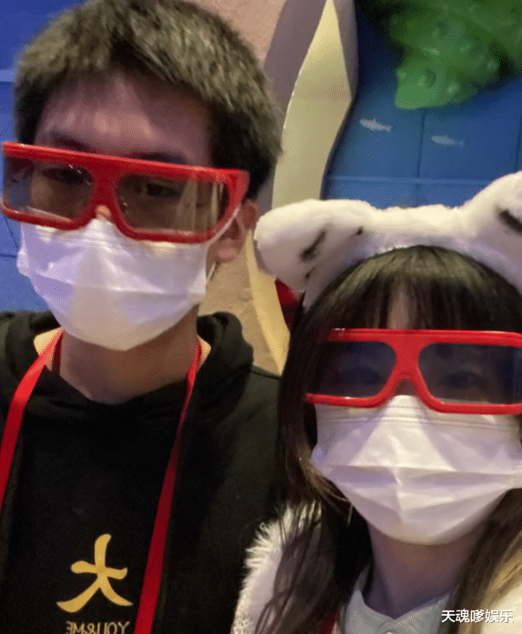 孙悦|孙悦晒家人逛乐园，孙辉崇拜哥哥成跟屁虫，孙卓成姐姐“守护神”