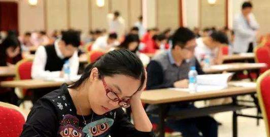 大学|有意向考公务员的学生,这“3大专业”尽量避开,不然会没戏!