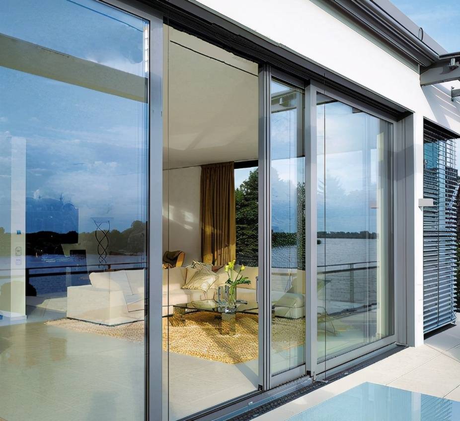 阳台万万不要装推拉门,有钱人家里从不这样做,后悔现在才听说