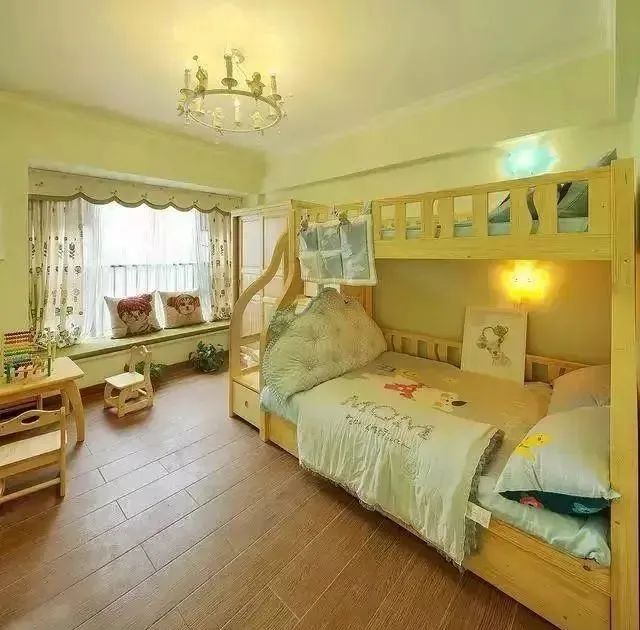 新房刚入住,朋友上门来参观,走进客厅一看都夸太漂亮了!