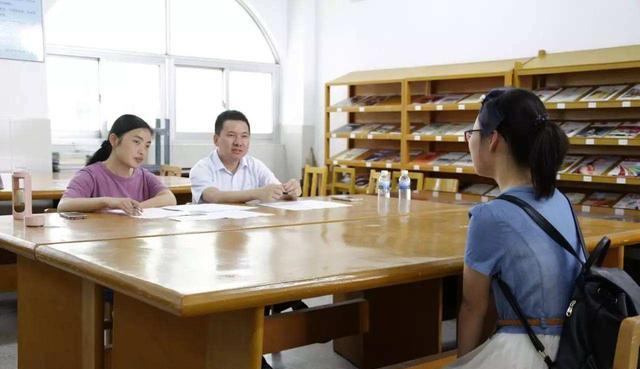 蔡恩·威廉森|“我们不是找小三”，公司HR对应聘者出言不逊，大学生遇见赶紧跑