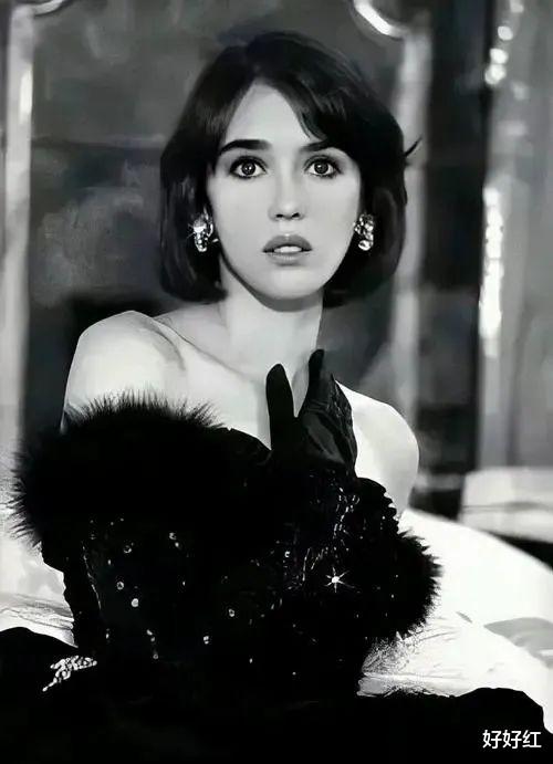 阿佳妮|殿堂级“疯批美人”?!巅峰期退圈生子却终身未婚,如今全脸崩塌惹人唏嘘