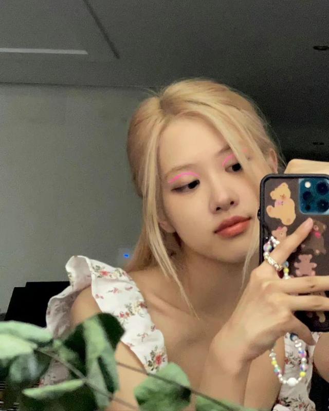 眼影 今年的美女都有点“挂彩”？秒变亮眼辣妹的秘籍都在这了