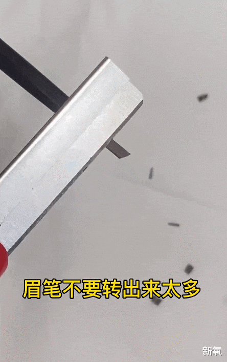 发际线 说她不配当美妆博主，不是因为她技术不行，而是脸蛋太绝？