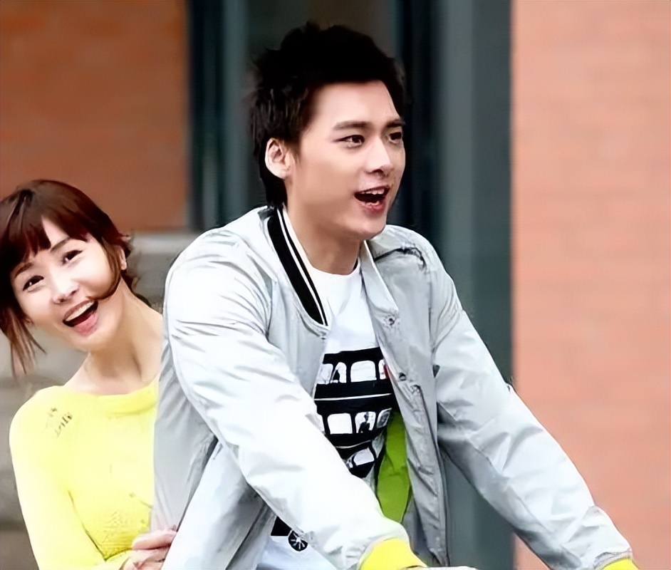 李易峰|“背景强大”李易峰:捏脸王思聪,被多次袒护,两人到底啥关系?