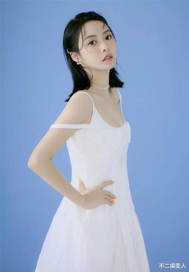 王沥川|90后浙江美女明星余心恬，俏丽多姿，楚楚动人