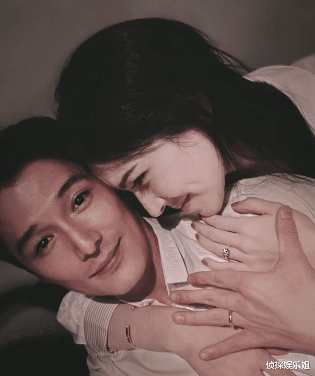 许玮甯|许玮甯罕晒与邱泽合照撒糖，小两口穿情侣装下厨，妇唱夫随超甜