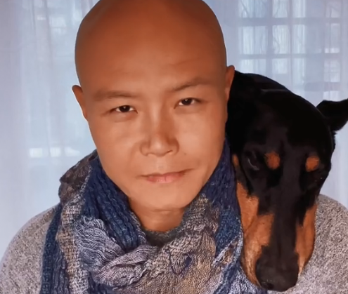 乐嘉|乐嘉前妻因病去世，9岁女儿一路向西跪拜祈福，俩人婚姻仅维系3年