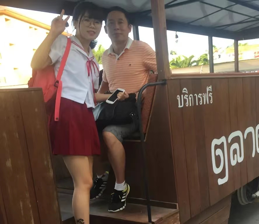 孙悦|孙海洋晒女儿孙悦旧照,长发马尾戴眼镜超可爱,洋洋把孙悦当哥们