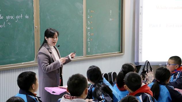 教师|部分教师群体被淘汰,教师迎来“严抓”,引起广大网友热议