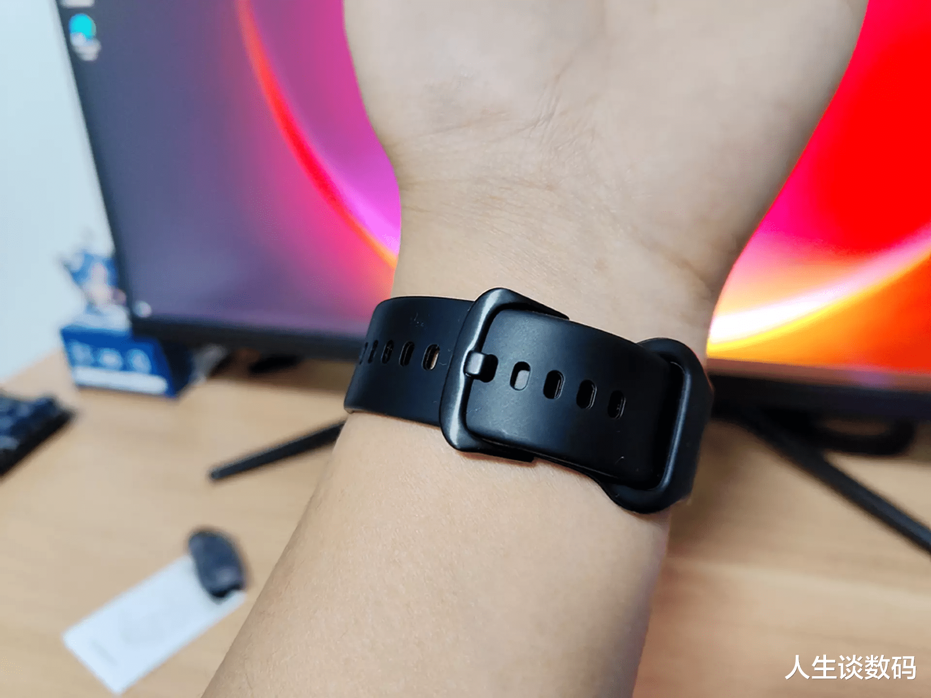 智能手表|比某米更狠，百元级智能手表天花板来了，QCY首款智能手表体验