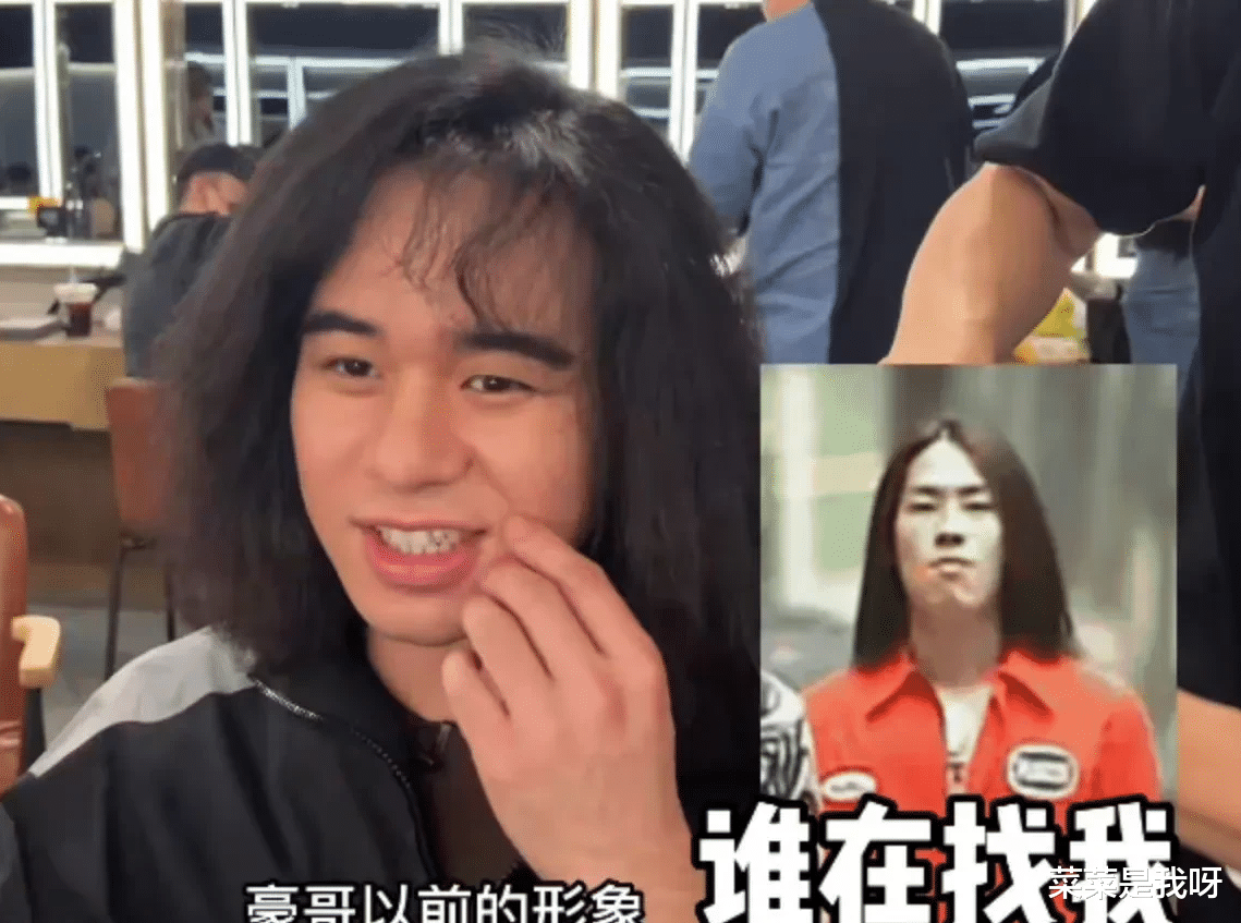 曾比特 曾比特看着镜子中的自己，有点尴尬地说：“这个发型很有趣啊，我这辈子都没有玩过。”