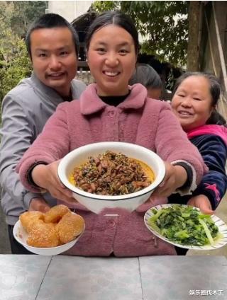 短视频|粉丝晒到牛爱芳夫妇家做客视频，豪车豪宅是假的，是否怀孕却未知