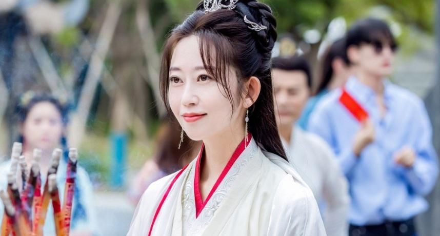 古装剧|富婆砸钱找鲜肉演古装剧！「才开拍2个月」怒控前经纪人骗钱