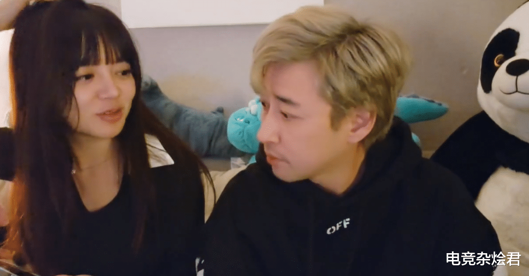 汤唯|钱小佳与女友同框直播,女友穿黑丝出镜,钱小佳直播吃独食