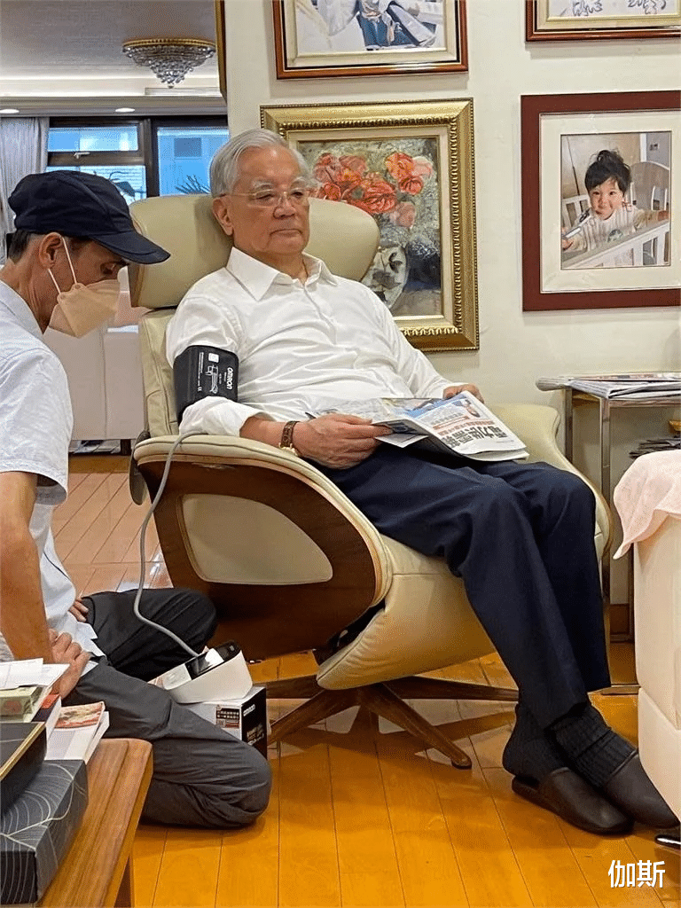 张学友|连战小中风后首露面！夫妻合影张琍敏 身体状况曝光