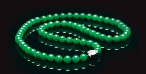 翡翠|为何翡翠珠链的价格普遍要高,看完你就明白了