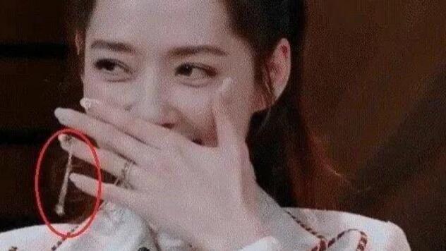 发型 郭碧婷当上阔太后变高调，连指甲都挂着“金链子”，不做家务真好
