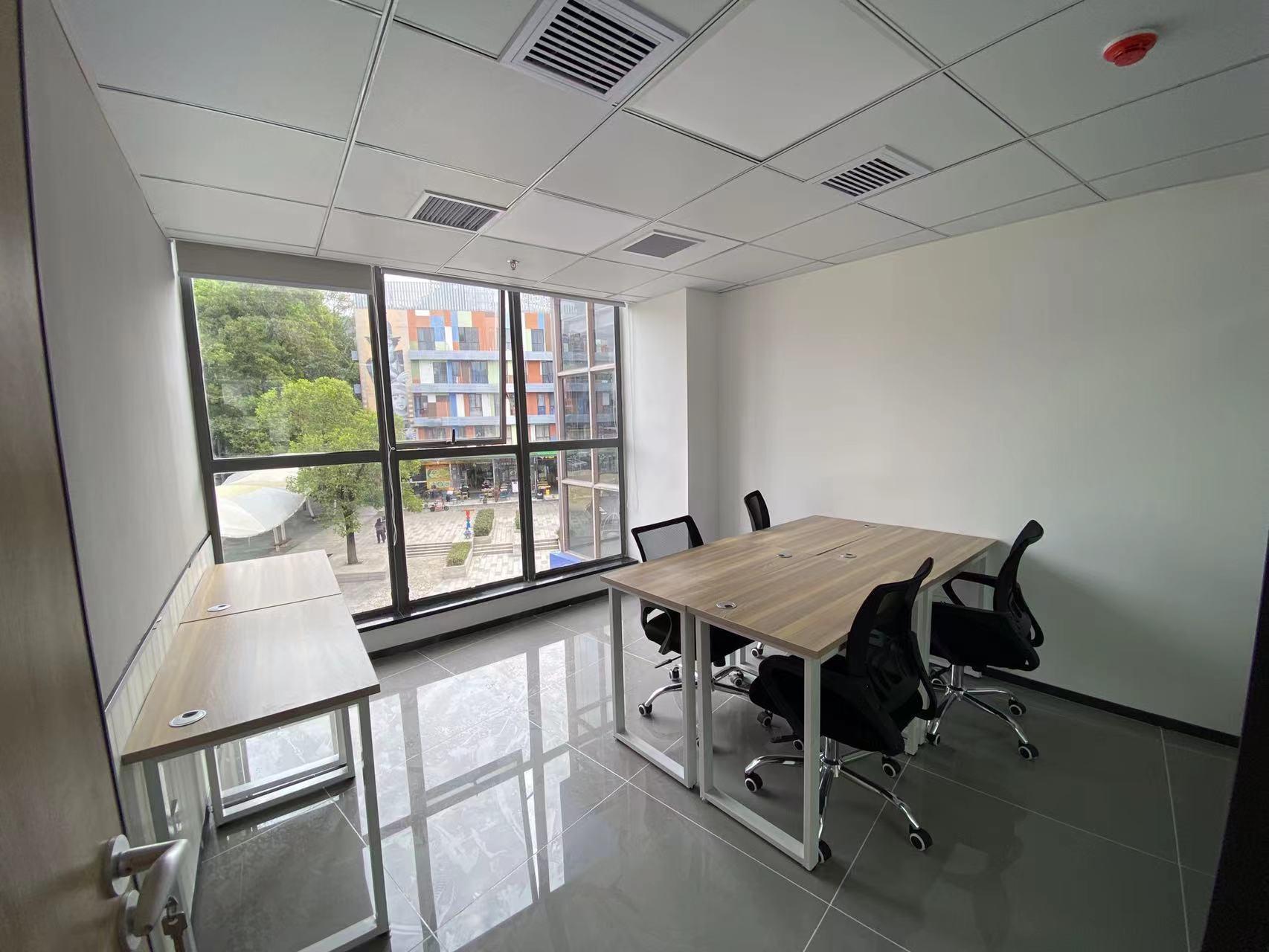 龙岗|龙岗大运中心,小面积办公室长什么样