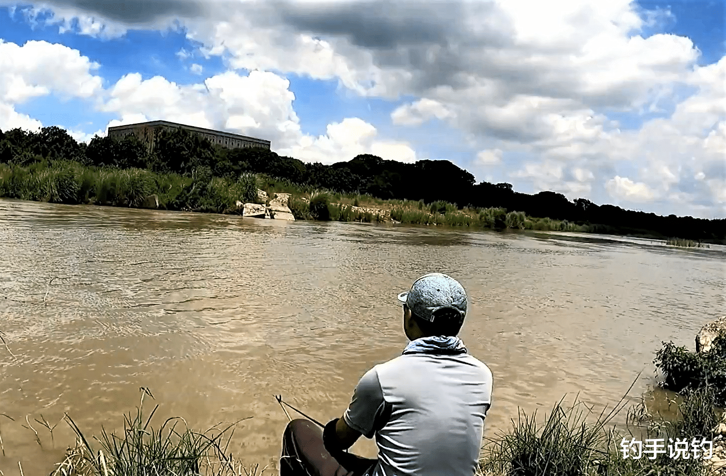 饵料|野钓浮漂总是慢慢下沉，调整这几方面，浮漂又稳又灵
