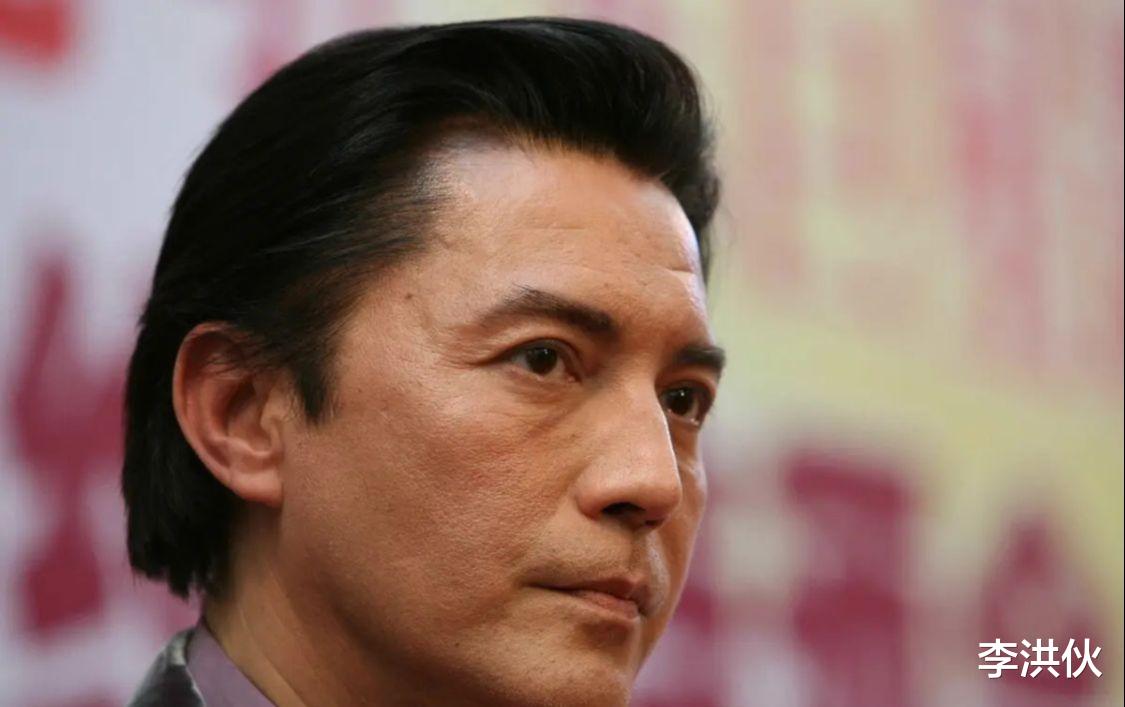 尊龙|“亚洲第一美男”成大肚腩油腻大爷,一生坎坷无依无靠