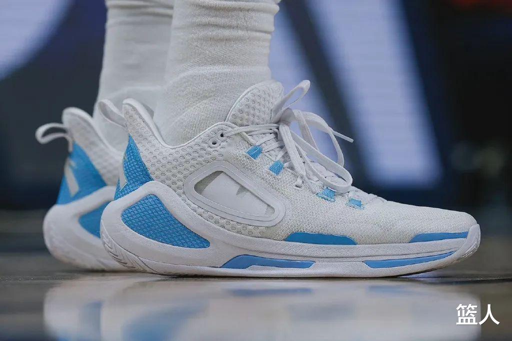凯里·欧文|NBA球员上脚：欧文2双球鞋致敬科比，锡安2代谍照来了！