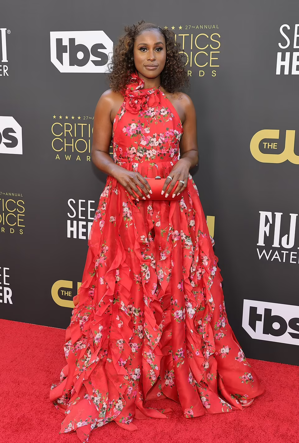 赛琳娜|赛琳娜在好莱坞年度评论家选择奖颁奖明星演员齐聚拿走最佳着衣奖