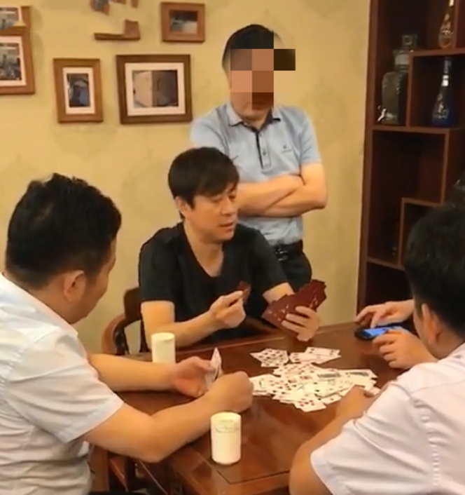 春晚|解晓东：连上14次春晚，巅峰时突然隐退，如今生活怎样了？