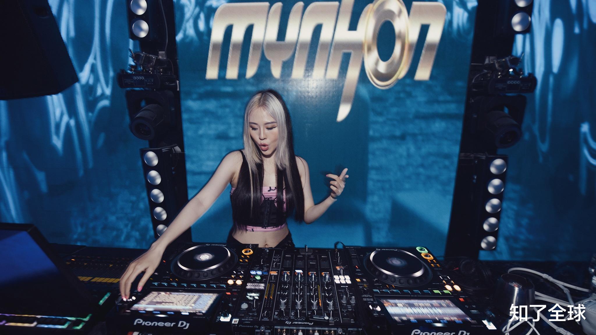她,90后,夜店美女DJ, 买了房生了娃,还带孩子去夜店!
