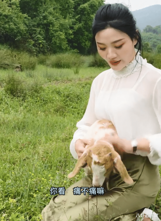 穿衣搭配|网红唐小鱼身材造假？一撅屁股跑腰上，疑似垫假臀，网友：该封杀