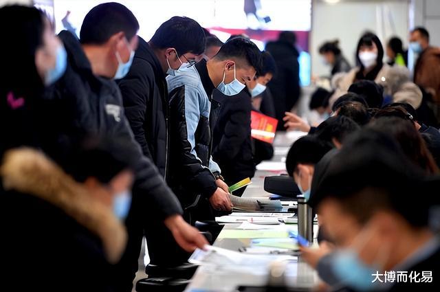 90后|90后出现“摆烂”怪象,领导进退两难,回报和付出不成正比