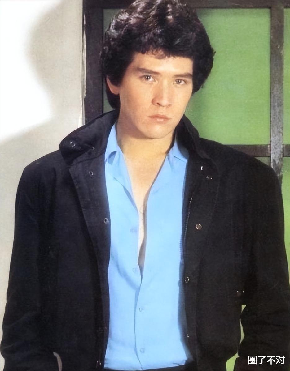 费翔|痛苦的费翔：父母离异，令妈妈们难忘的美男，不婚不生晚年孤独