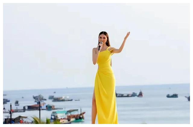 环球小姐|2022年越南环球小姐MC拥有一米一长的腿,双语主持凸显领导能力