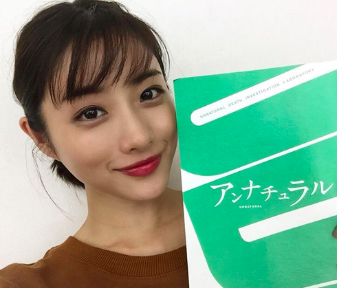 明星 明星做自己有多难？霉霉新歌改用神奇女侠同款唇膏竟是如此寓意