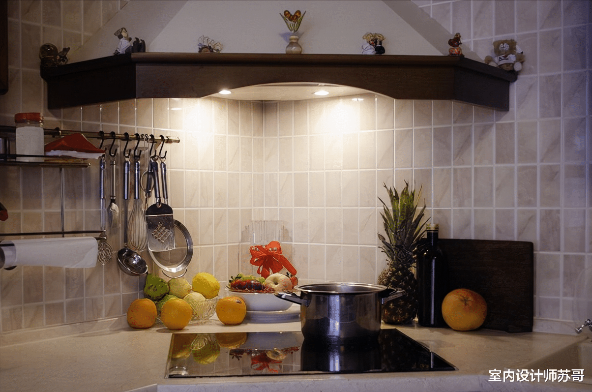 以前不懂,厨房刀筷“放台面”!学学年轻人的做法,卫生又高级!