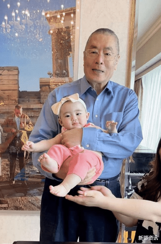 王刚|老来得子的8位男星,年龄差一个比一个大,最大的与孩子相差81岁