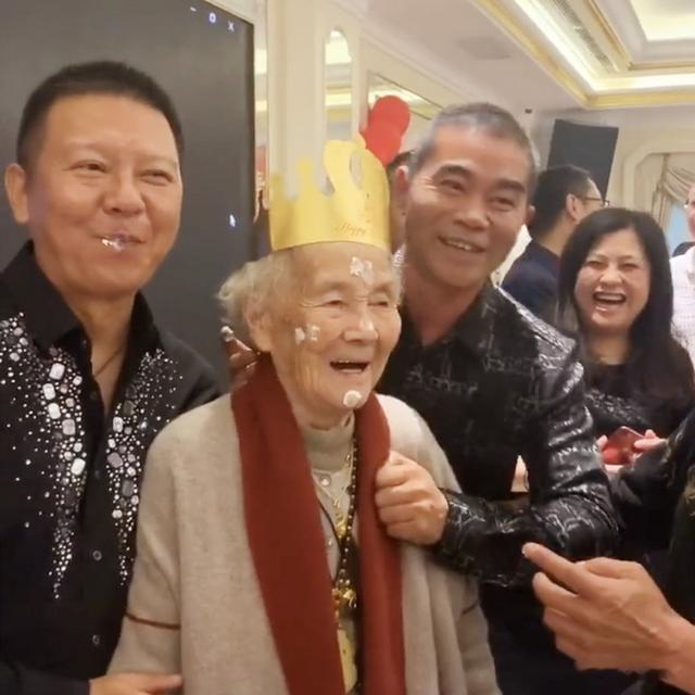 打麻将|突传噩耗!110岁“网红奶奶”俞秀莲感染新冠离世,晚年仍打麻将