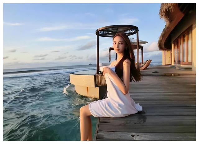 黄晓明|黄晓明带叶珂看展,为避嫌与其分开合照,女方颜值高身材超好