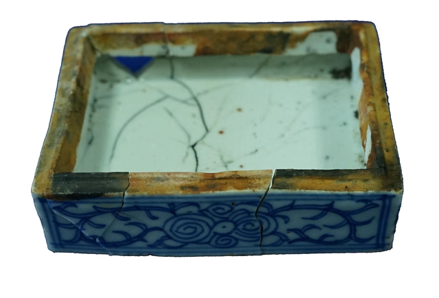 |古沉船打捞出水,怎么桅杆刚一露头就被潜水员包上布呢?不给看吗