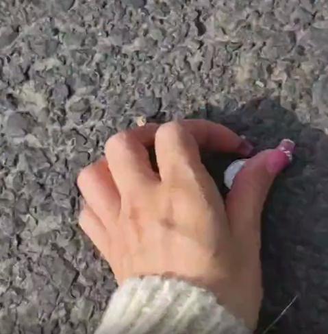 |网红安妮回归账号疑被控制，深夜发视频“求助”，知情人曝出内幕