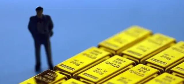 导致财富两极分化的原因，用学术理论来解释，应该怎么理解？